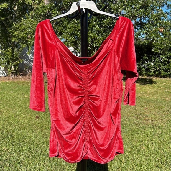 ~e New Torrid off the shoulder top - Picture 2 of 7